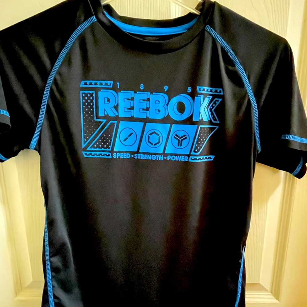 Reebok youth medium black/blue t shirt
